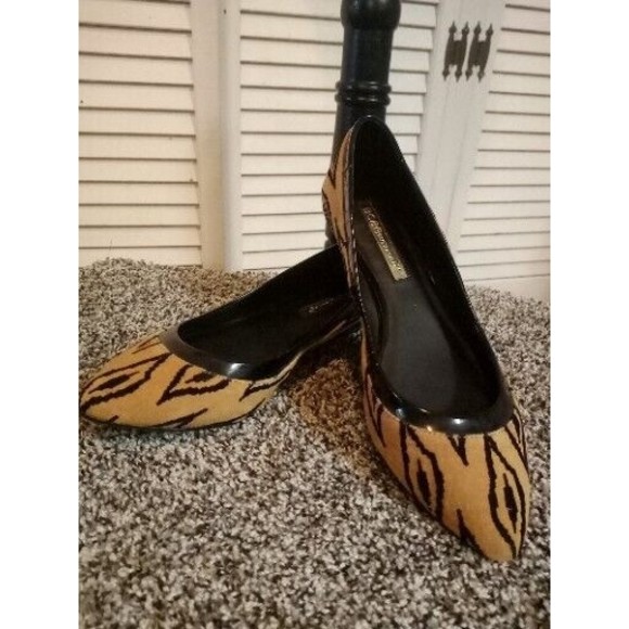 BCBGeneration Women's Shoe Alonsa Tribal Faux Suede Flat Tan Size 7.5 Mobwife - Picture 1 of 11